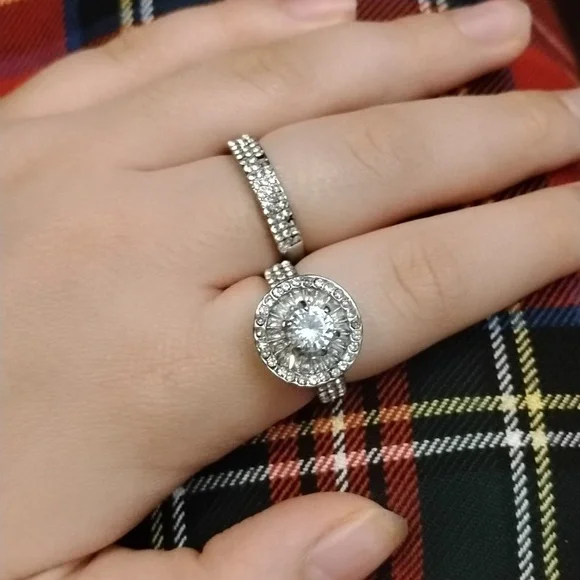 JEWELRY - Picture 3 of 6